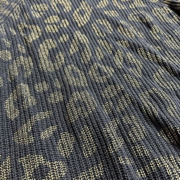 Torrid 1 Womens Plus 1X Animal Metallic Gold Print Gray Sweater - Picture 3 of 6